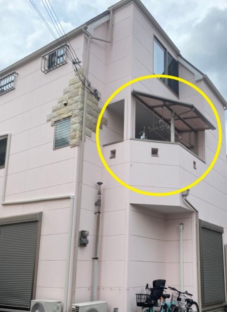 雨樋詰まり　３階建て　２階ベランダ部分ポリカ